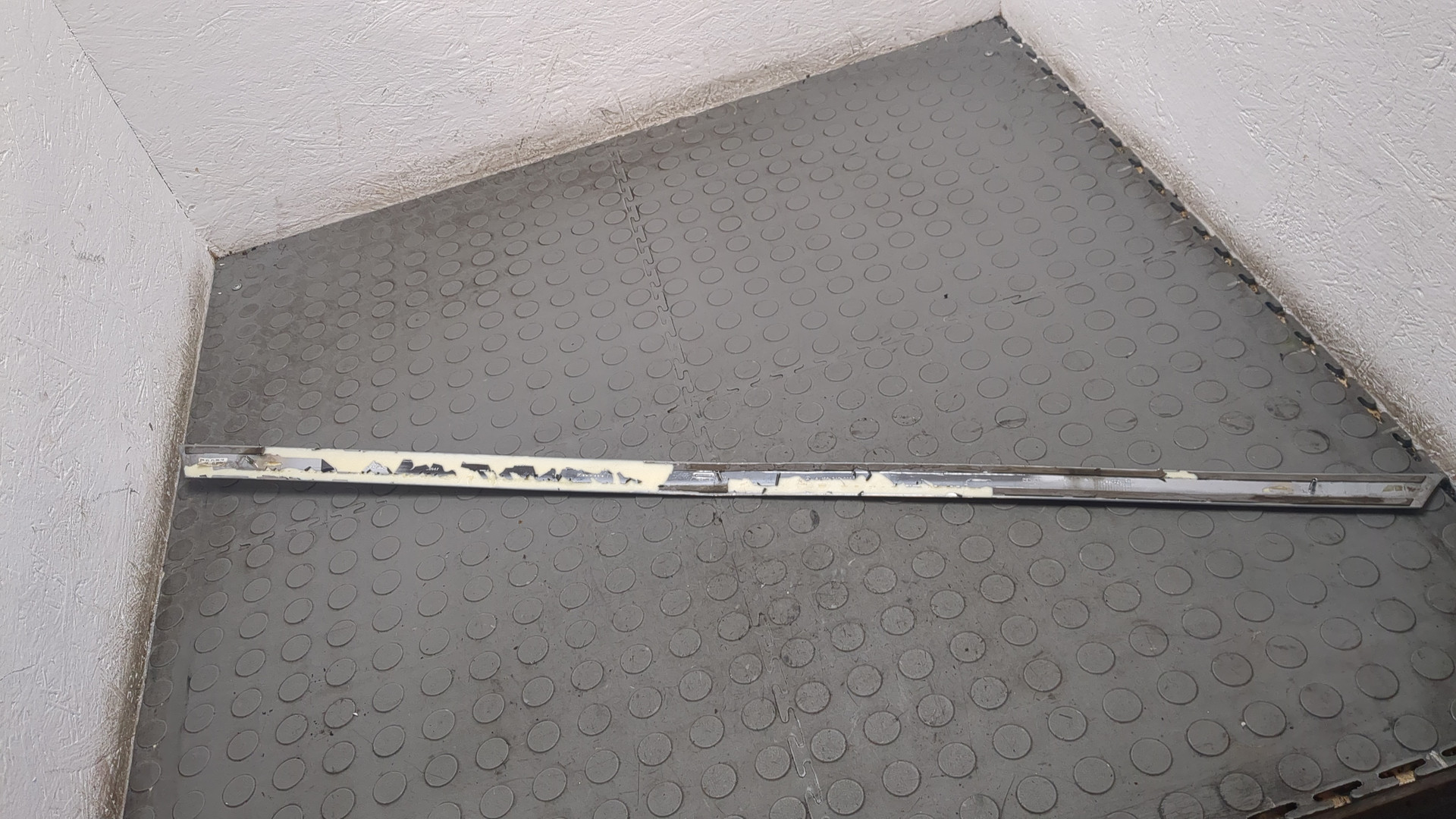 Накладка крышки багажника