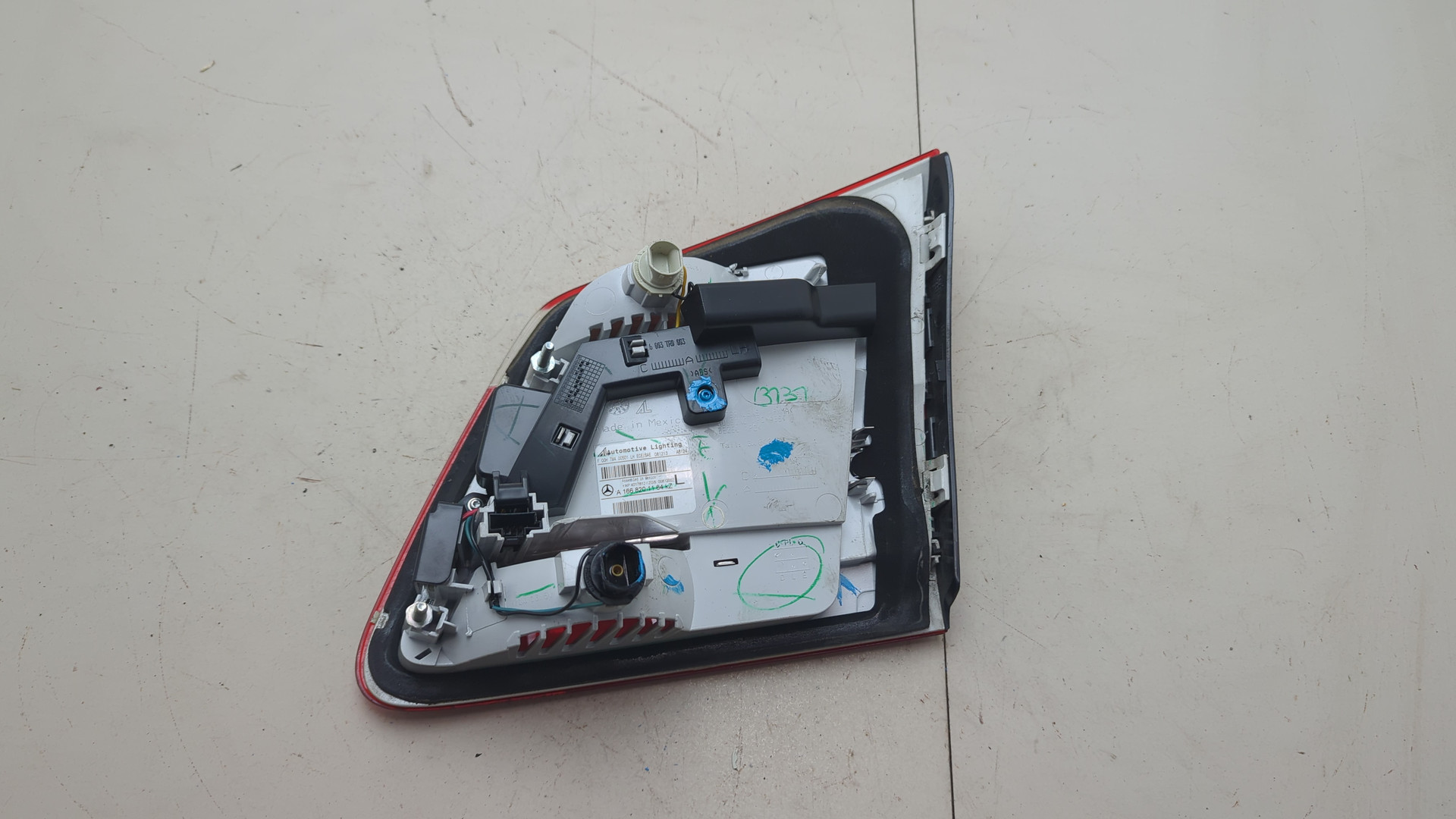 Фонарь задний внутренний левый