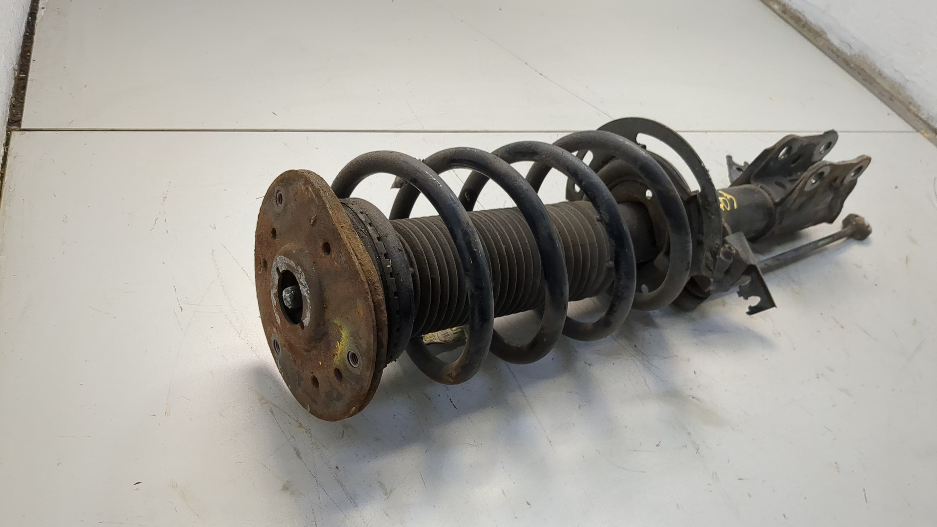 Амортизатор передний правый