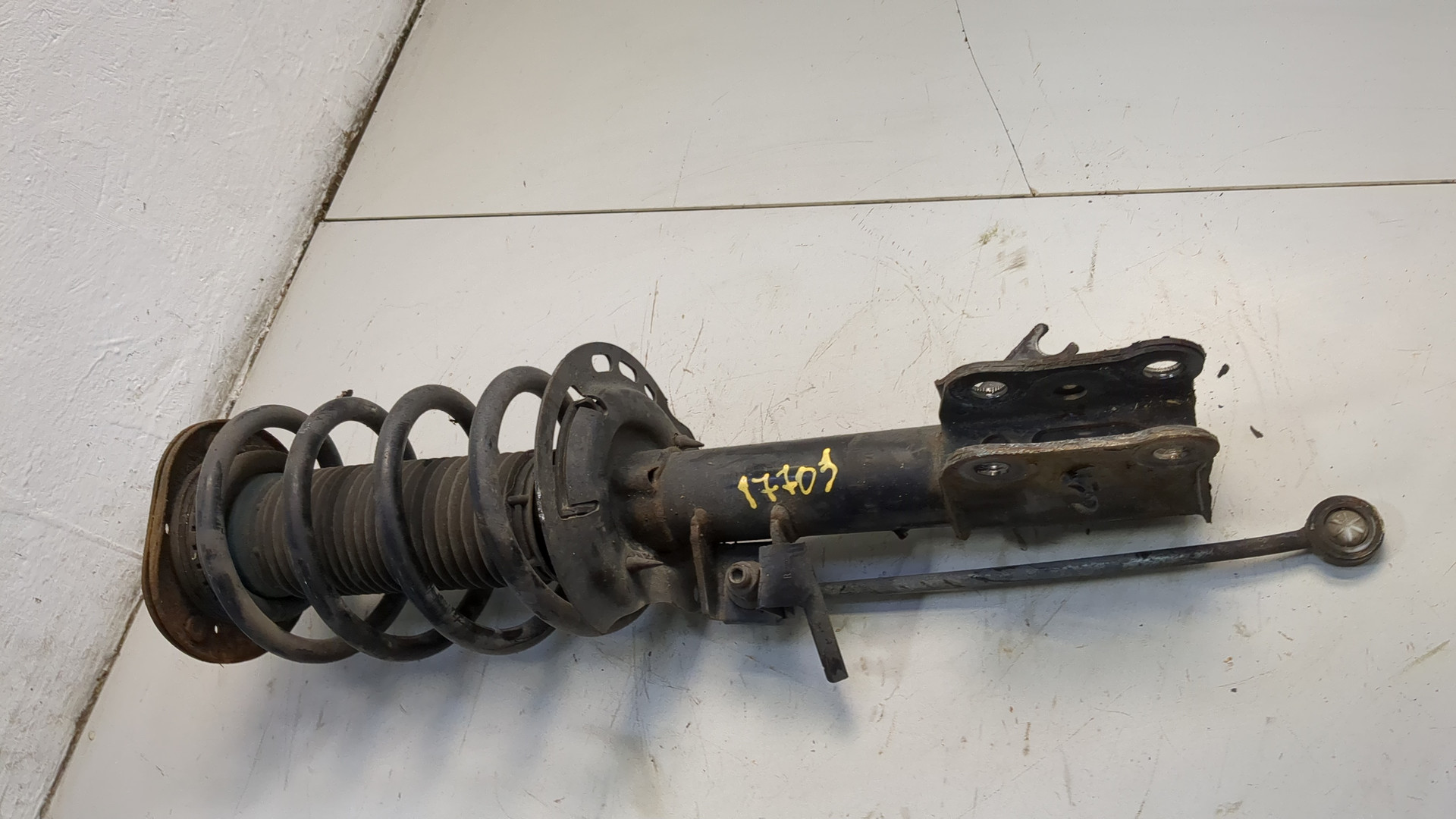 Амортизатор передний правый