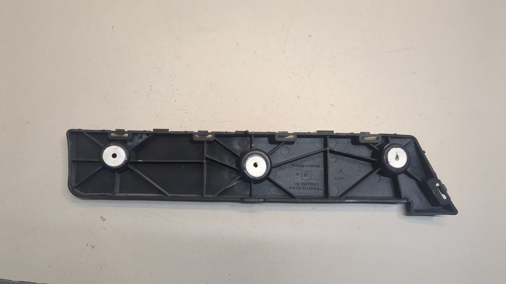 Кронштейн заднего бампера правый