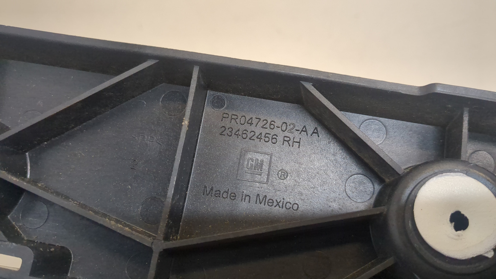 Кронштейн заднего бампера правый