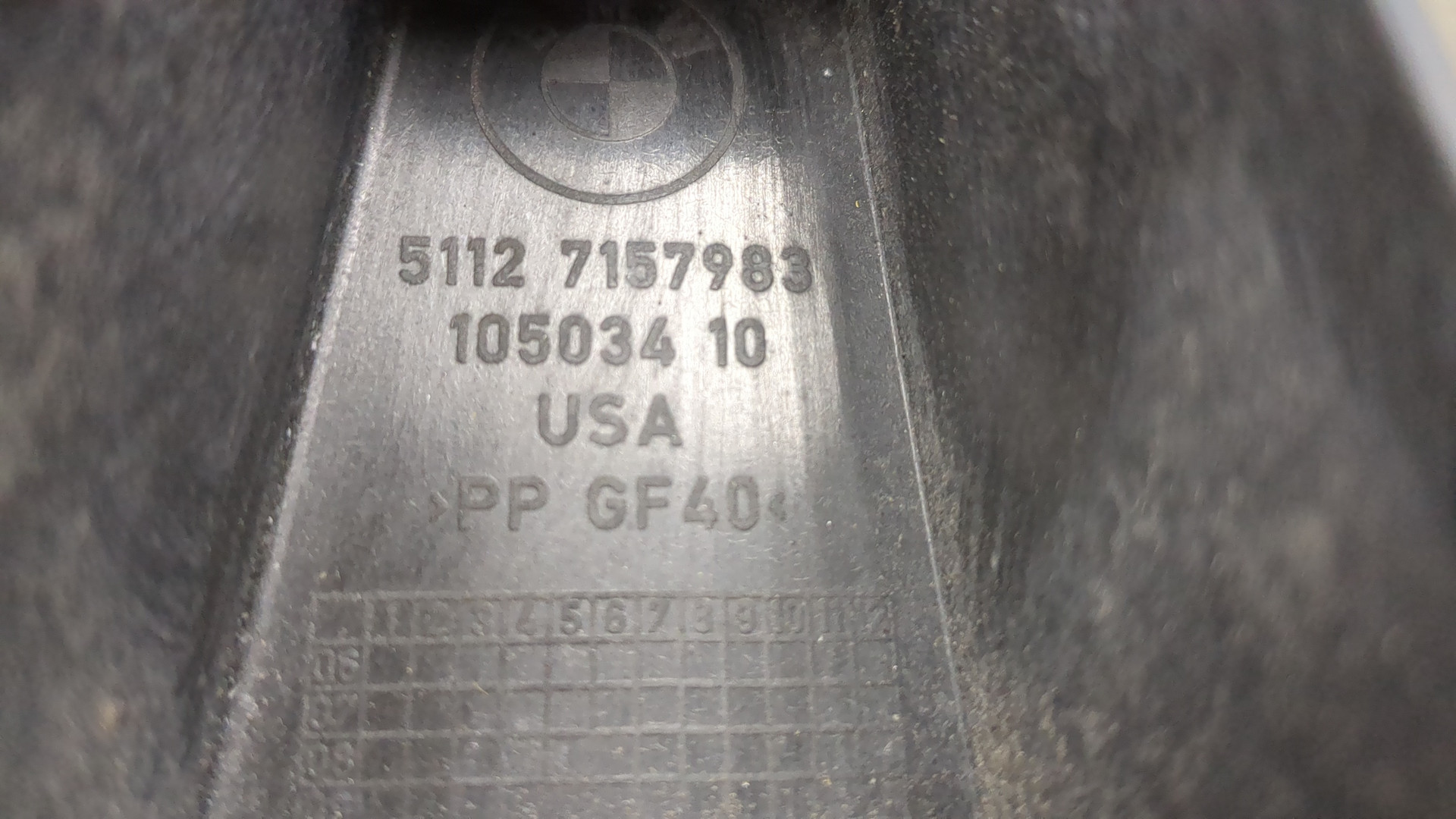 Кронштейн фар левый