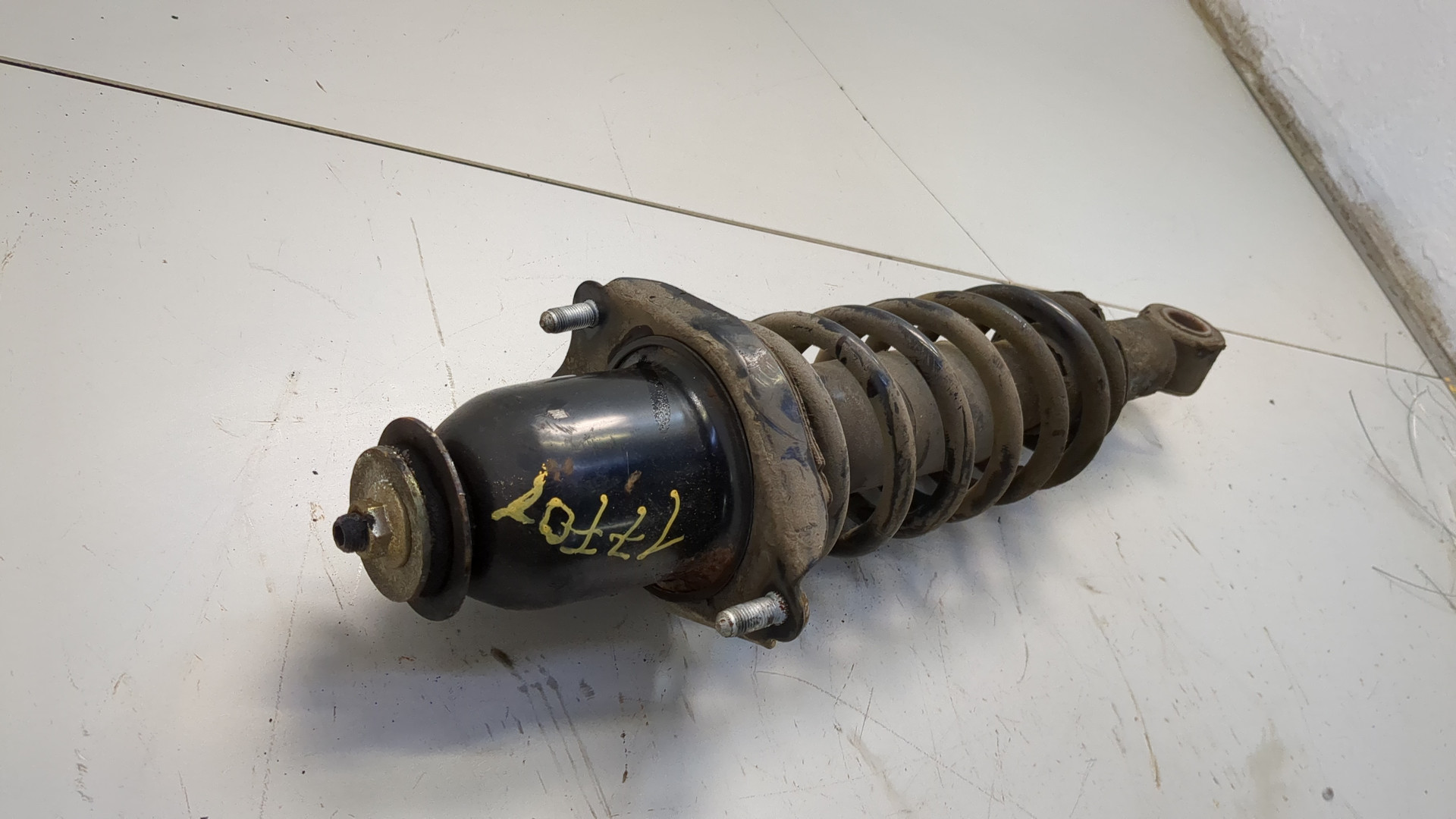 Амортизатор задний (стойка)