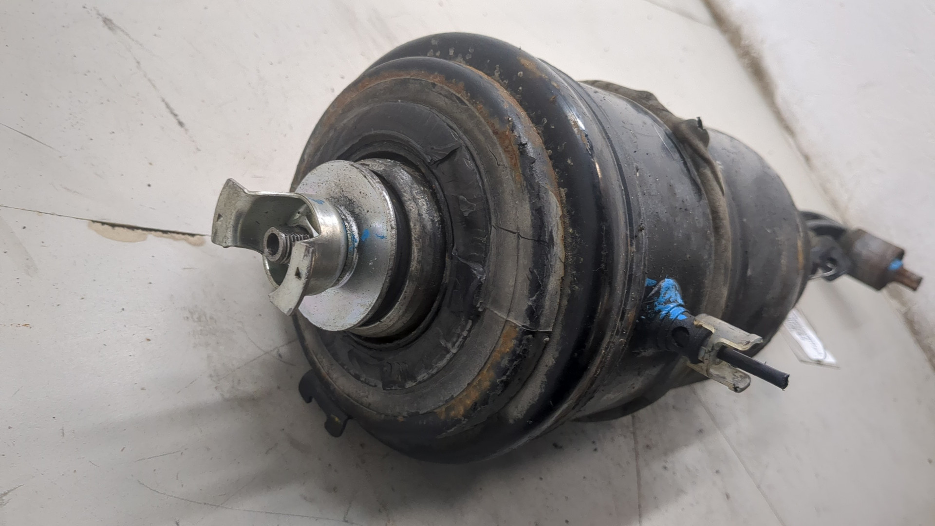 Амортизатор передний правый