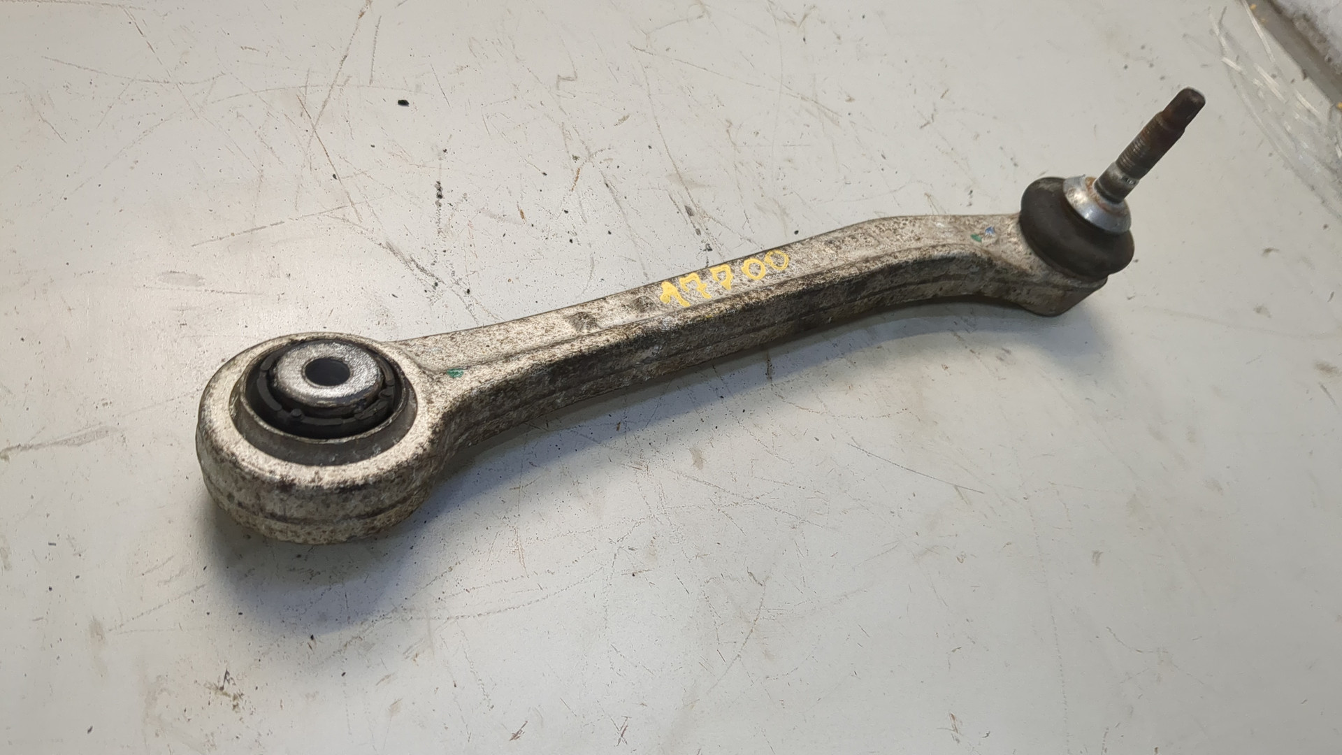 Рычаг задний правый