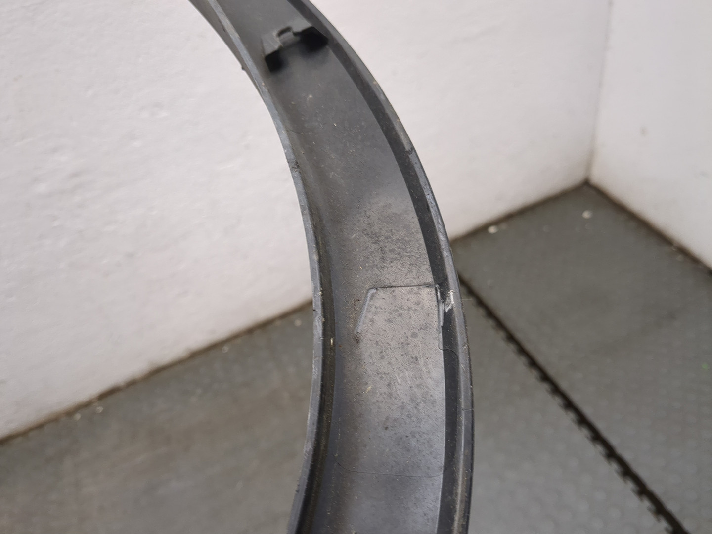 Накладка переднего крыла левого