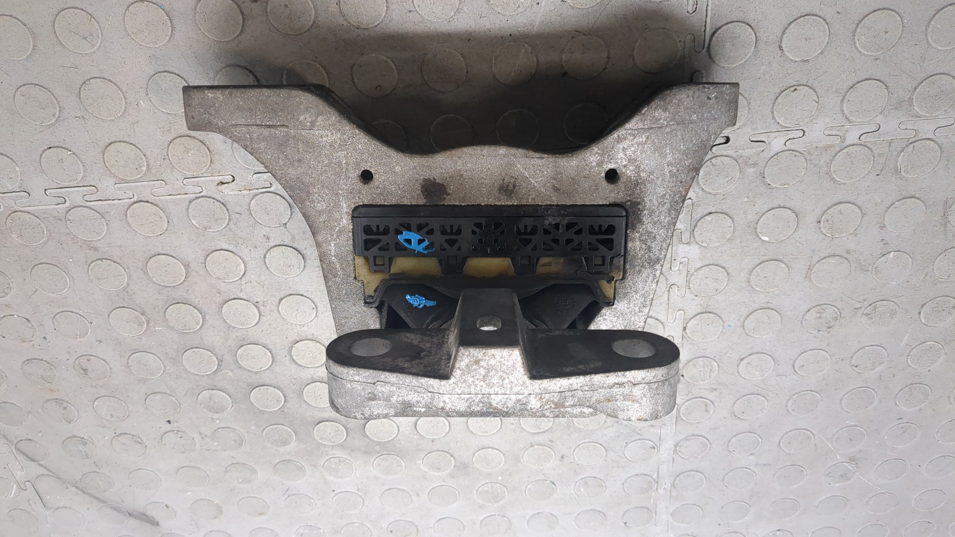 Опора двигателя