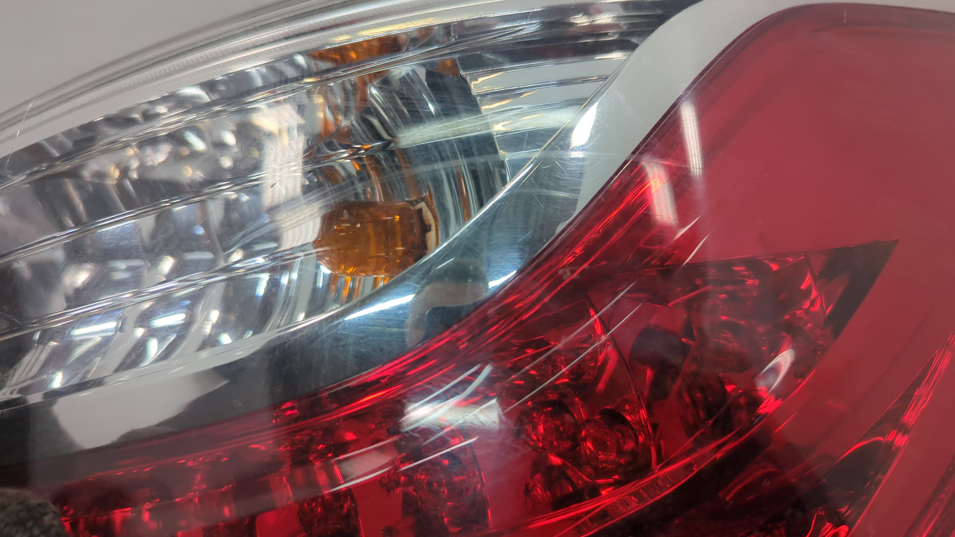 Фонарь задний правый