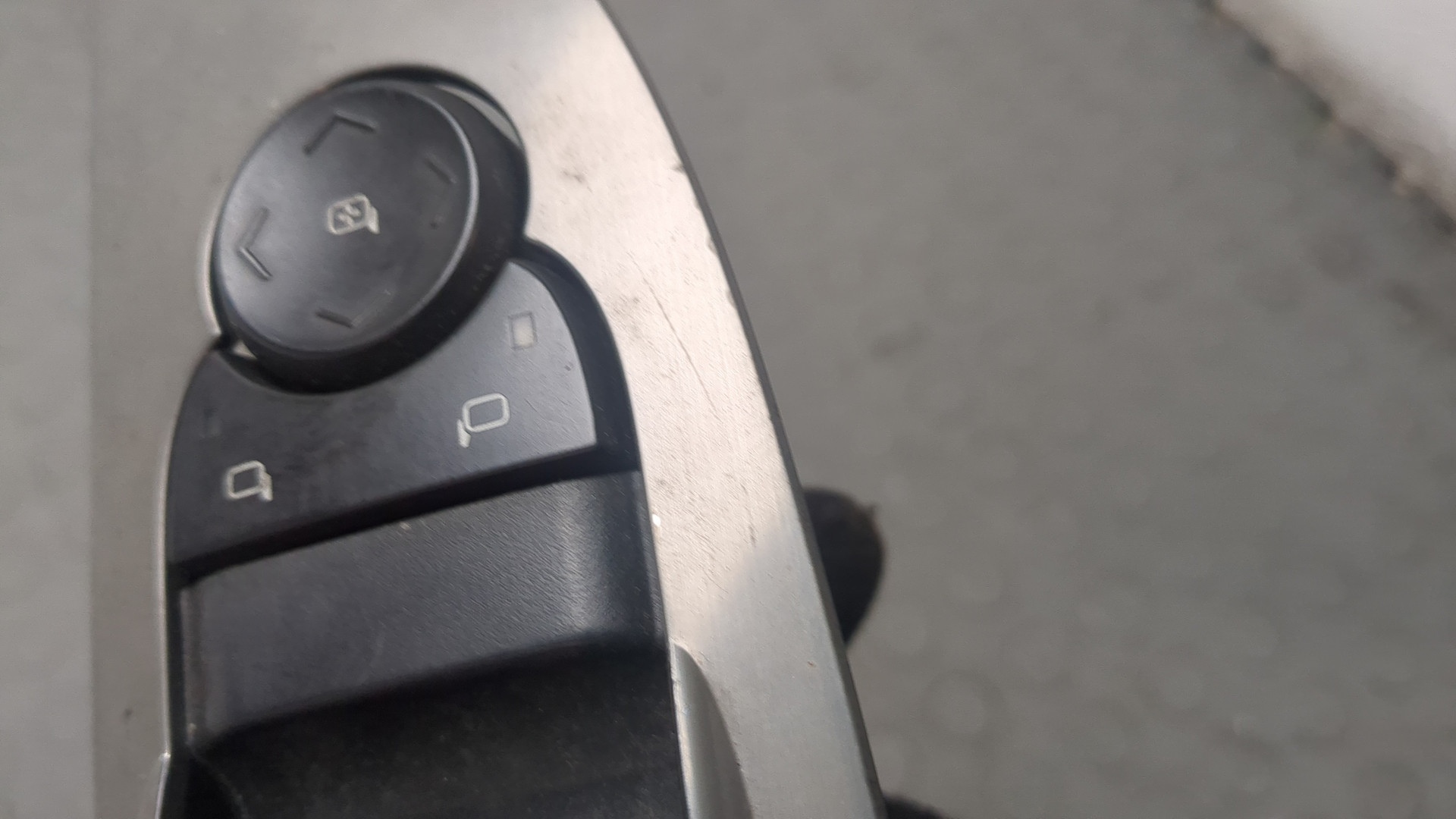 Кнопка стеклоподъемника