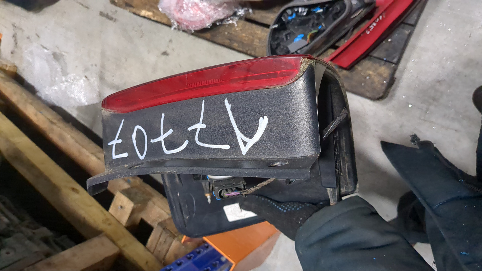 Фонарь задний правый