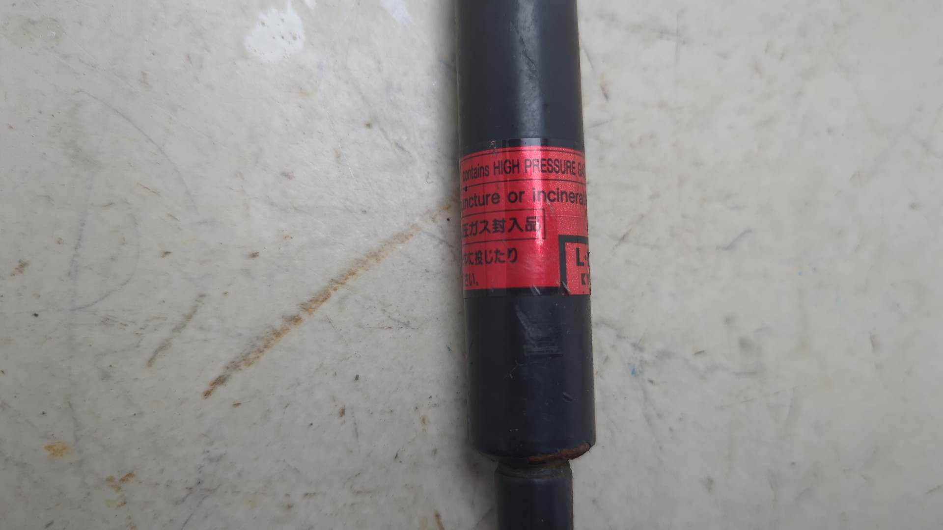 Амортизатор капота