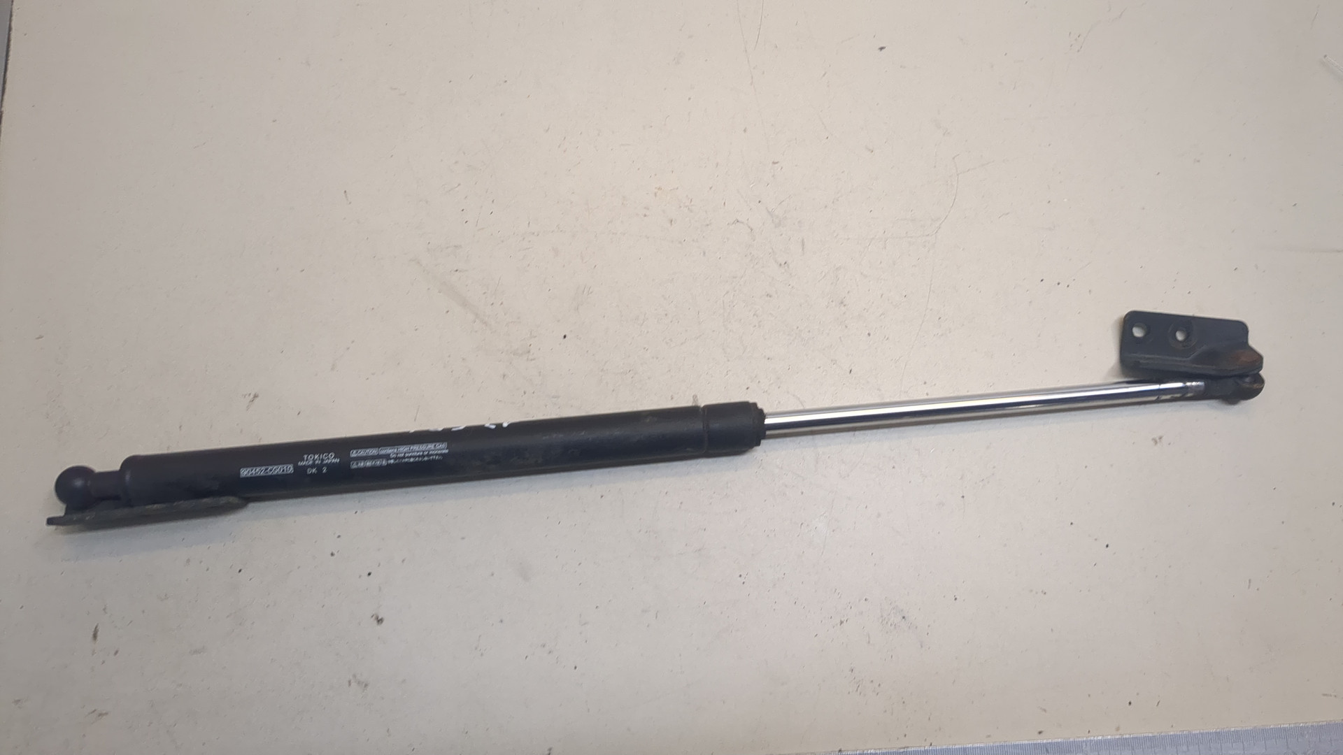 Амортизатор крышки багажника