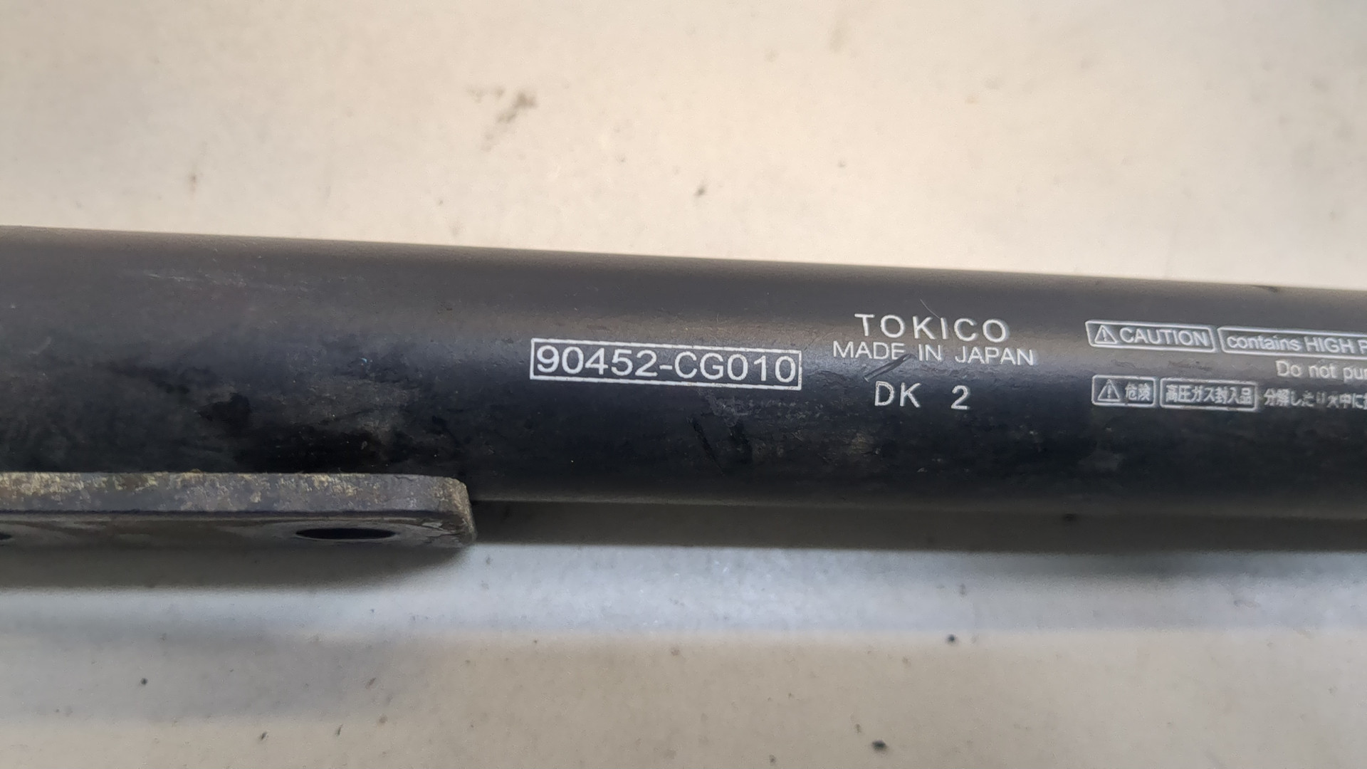 Амортизатор крышки багажника