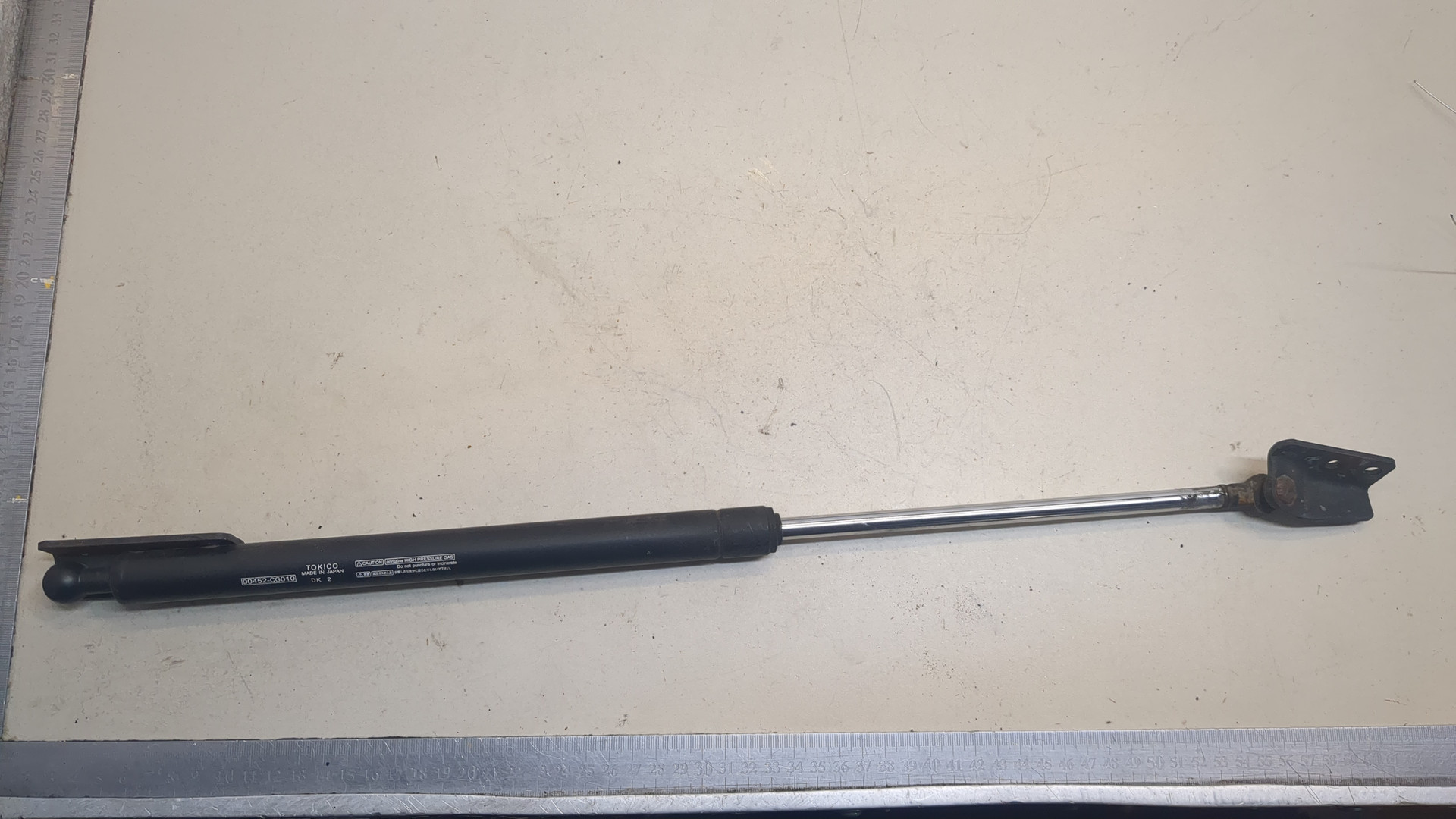 Амортизатор крышки багажника