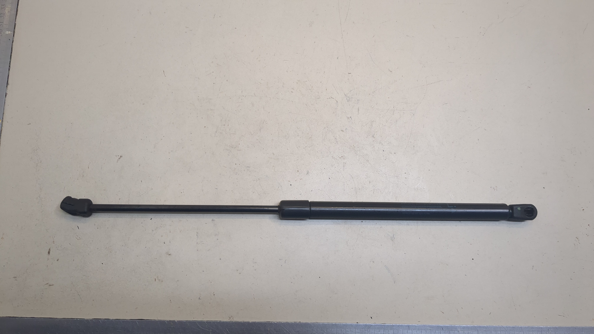 Амортизатор крышки багажника