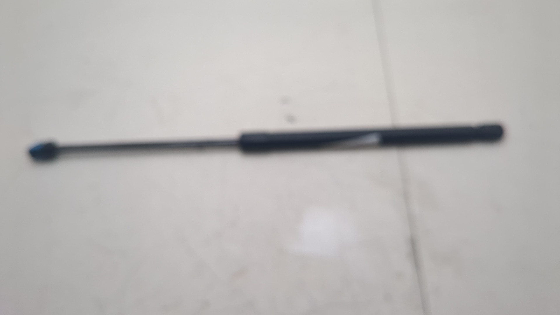 Амортизатор крышки багажника