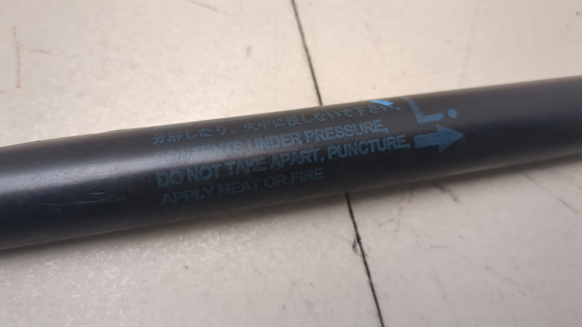 Амортизатор крышки багажника