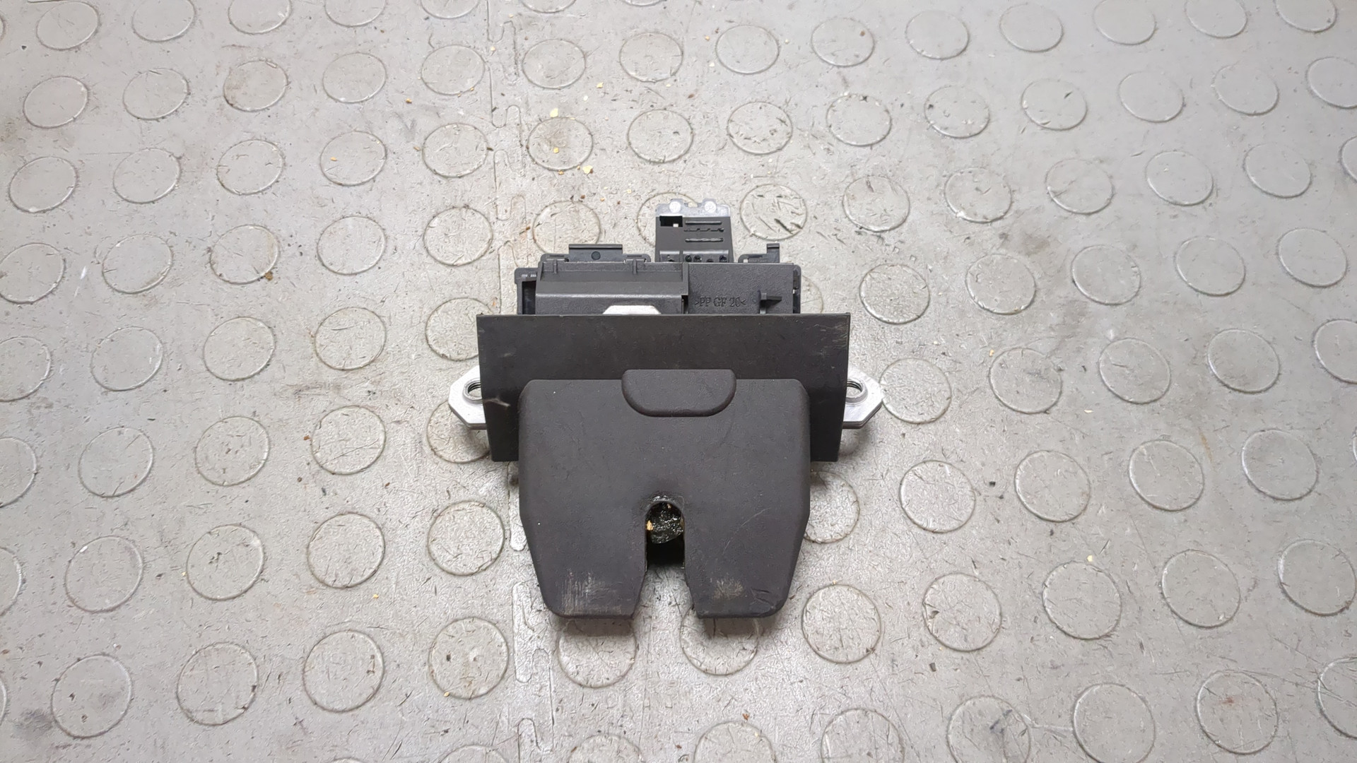 Замок багажника