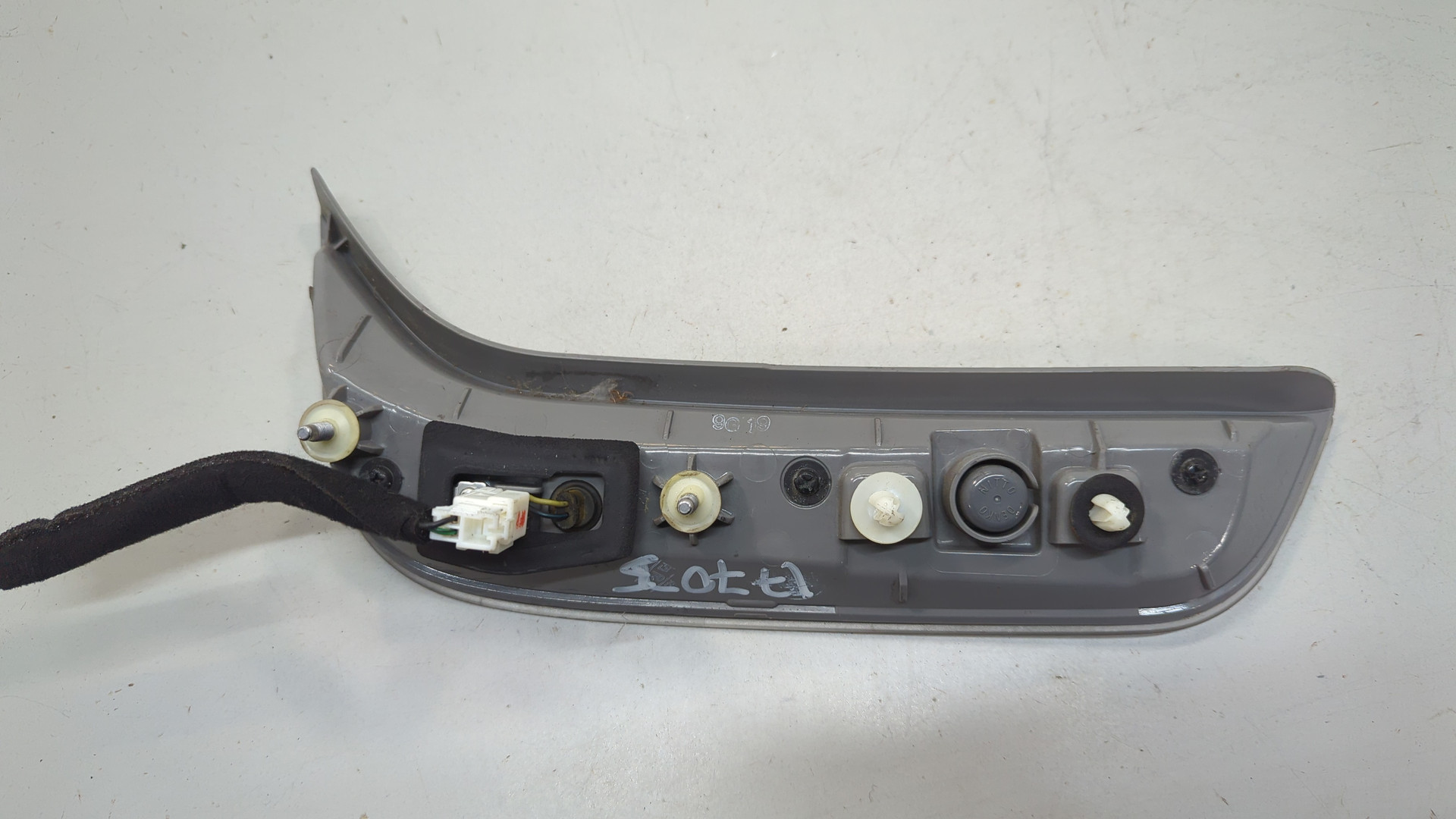 Фонарь задний внутренний левый