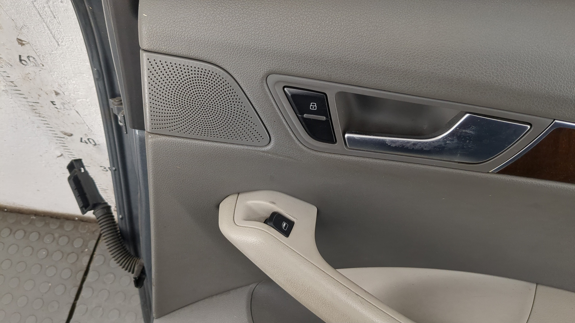 Дверь задняя правая