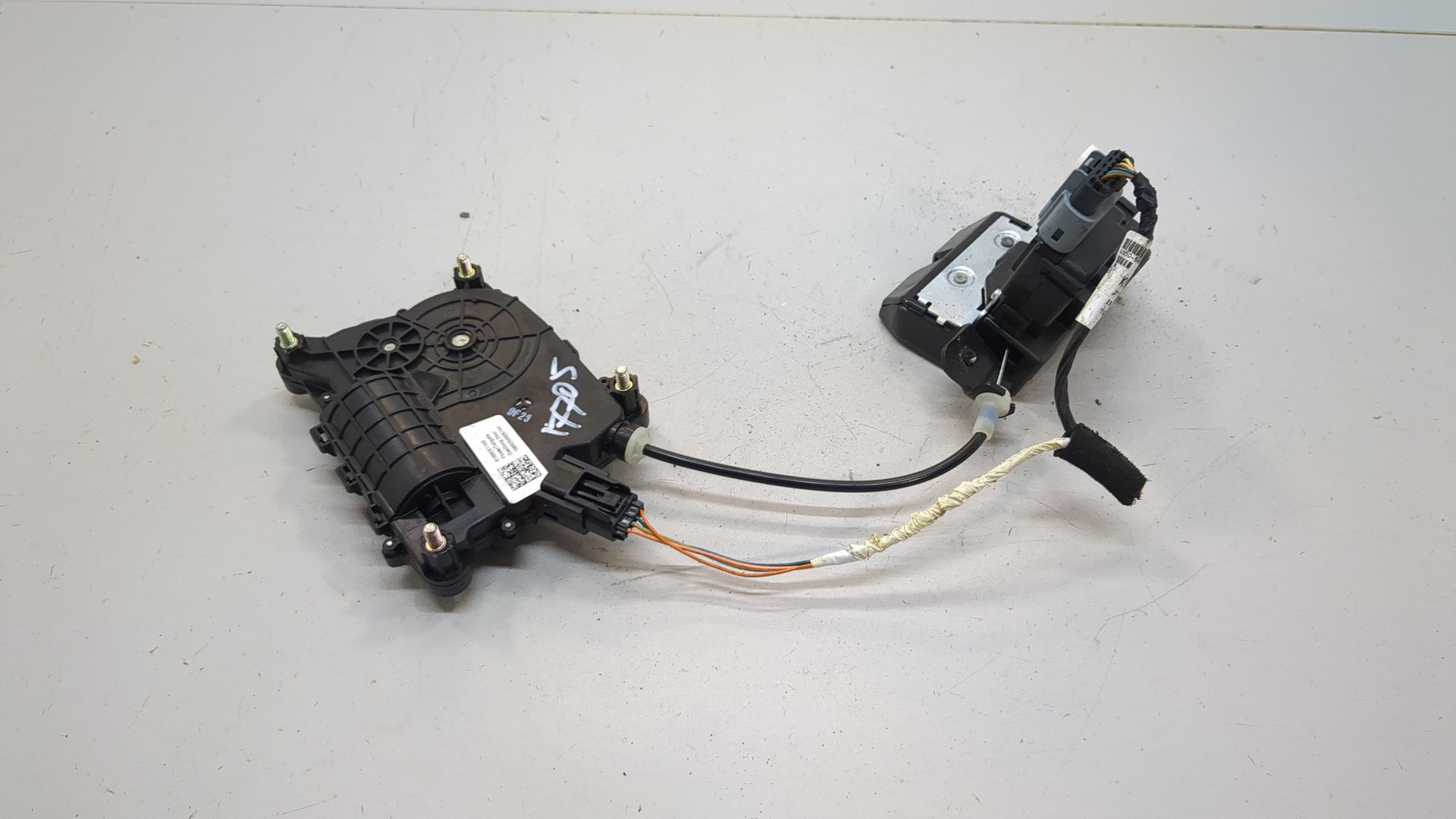 Замок багажника