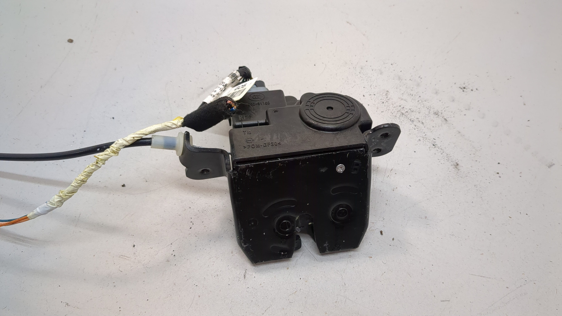 Замок багажника