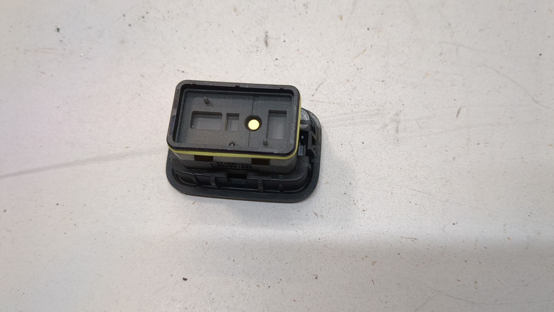 Кнопка открывания багажника