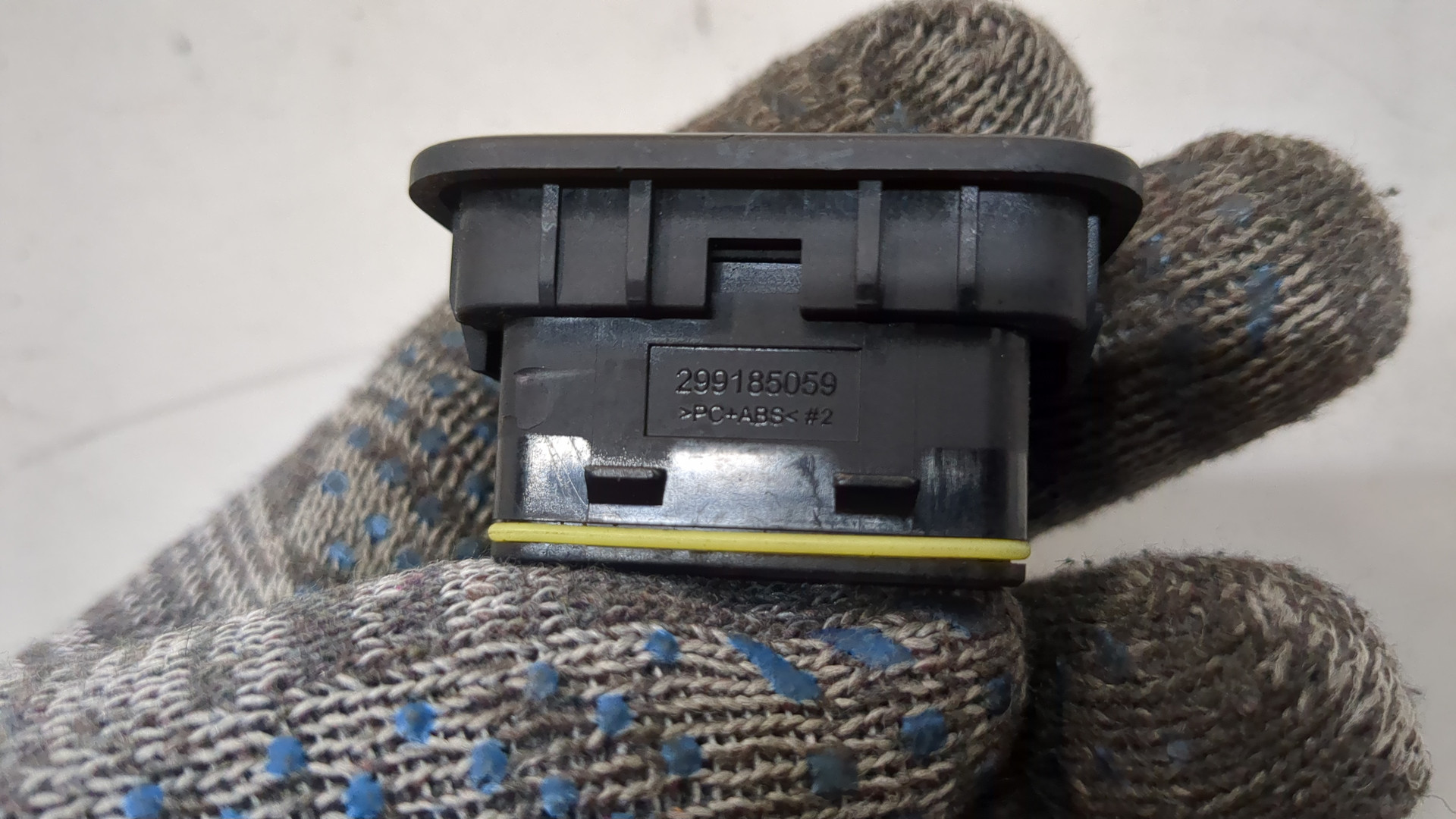 Кнопка открывания багажника