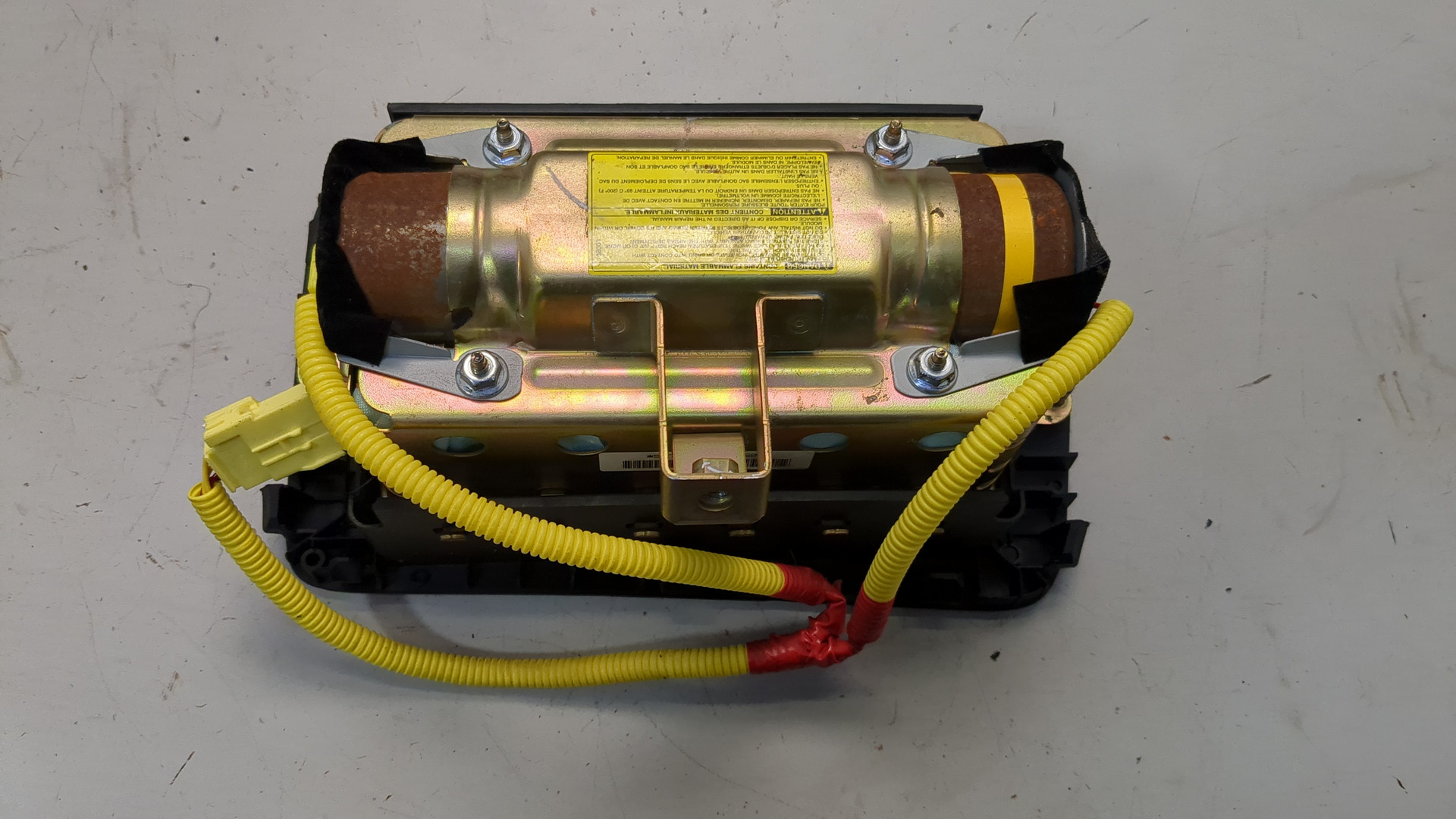 Подушка безопасности пассажирская (в торпедо)