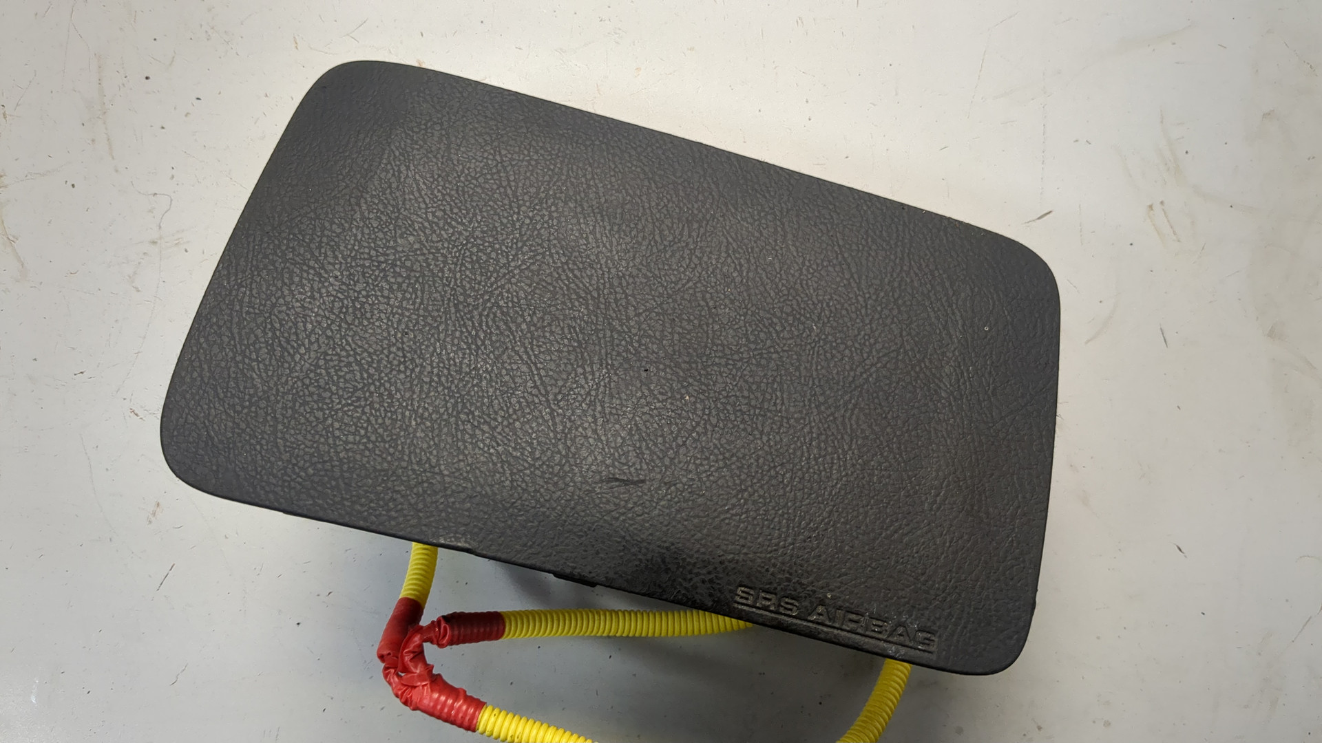 Подушка безопасности пассажирская (в торпедо)
