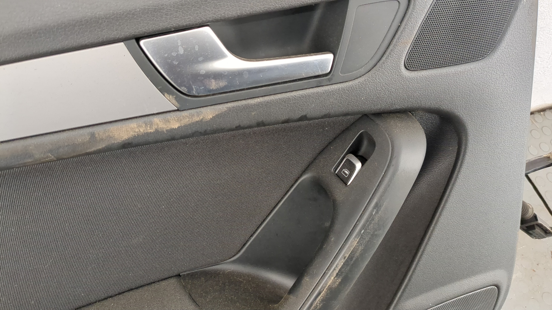 Дверь задняя левая