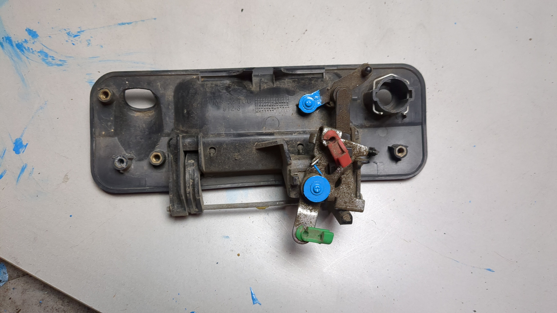 Ручка двери багажника наружная