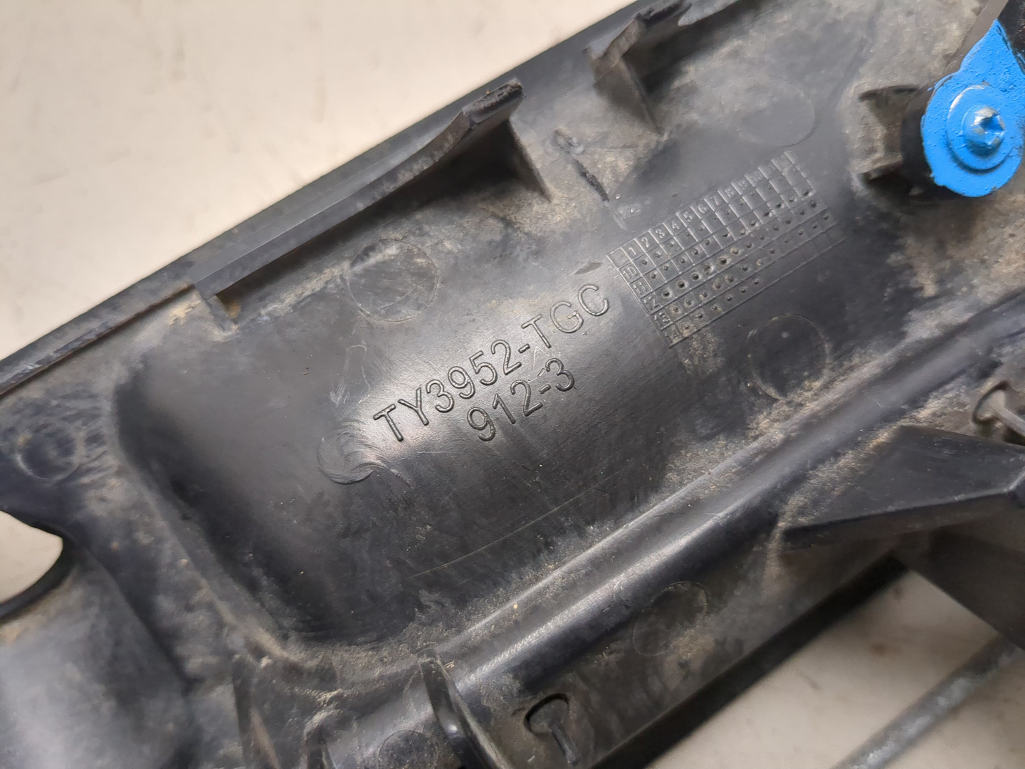 Ручка двери багажника наружная