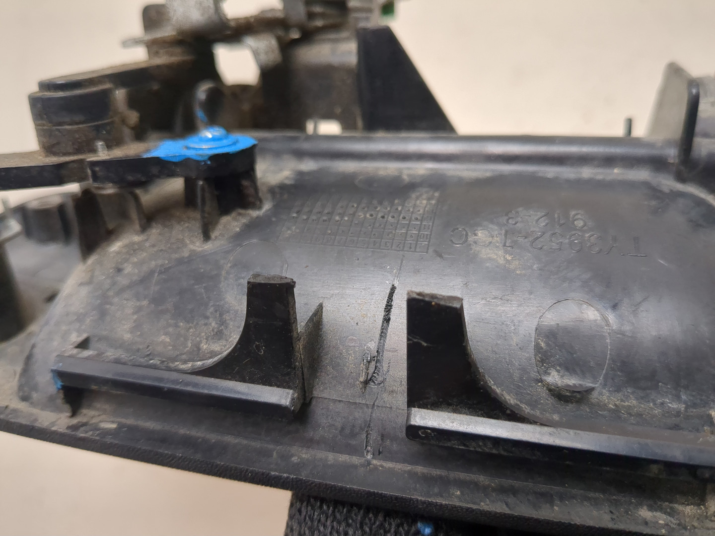 Ручка двери багажника наружная