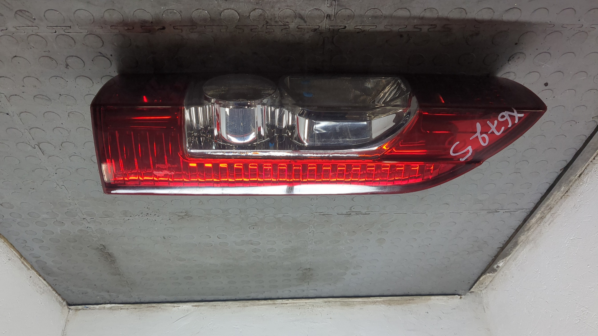 Фонарь задний правый