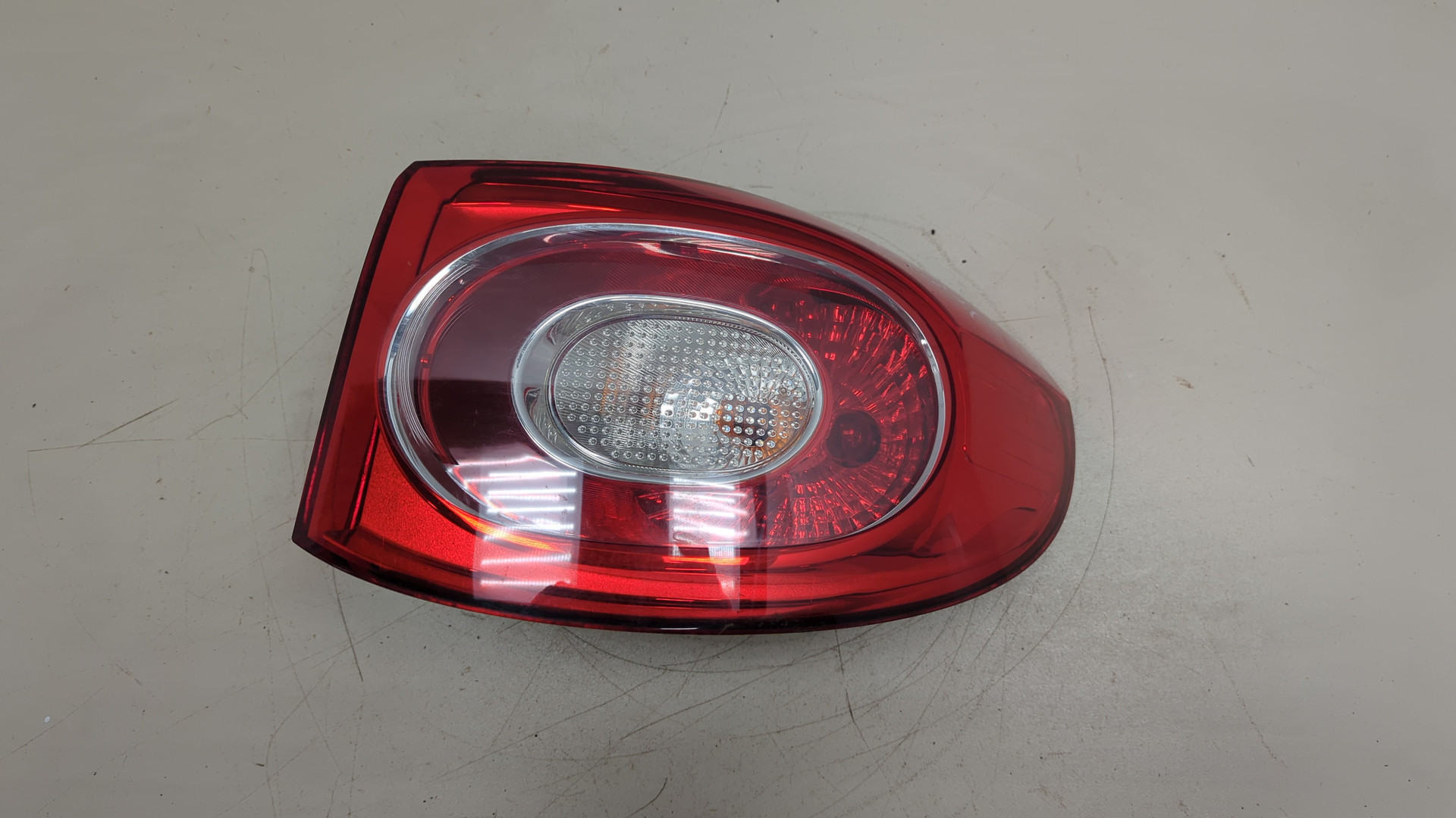 Фонарь задний правый