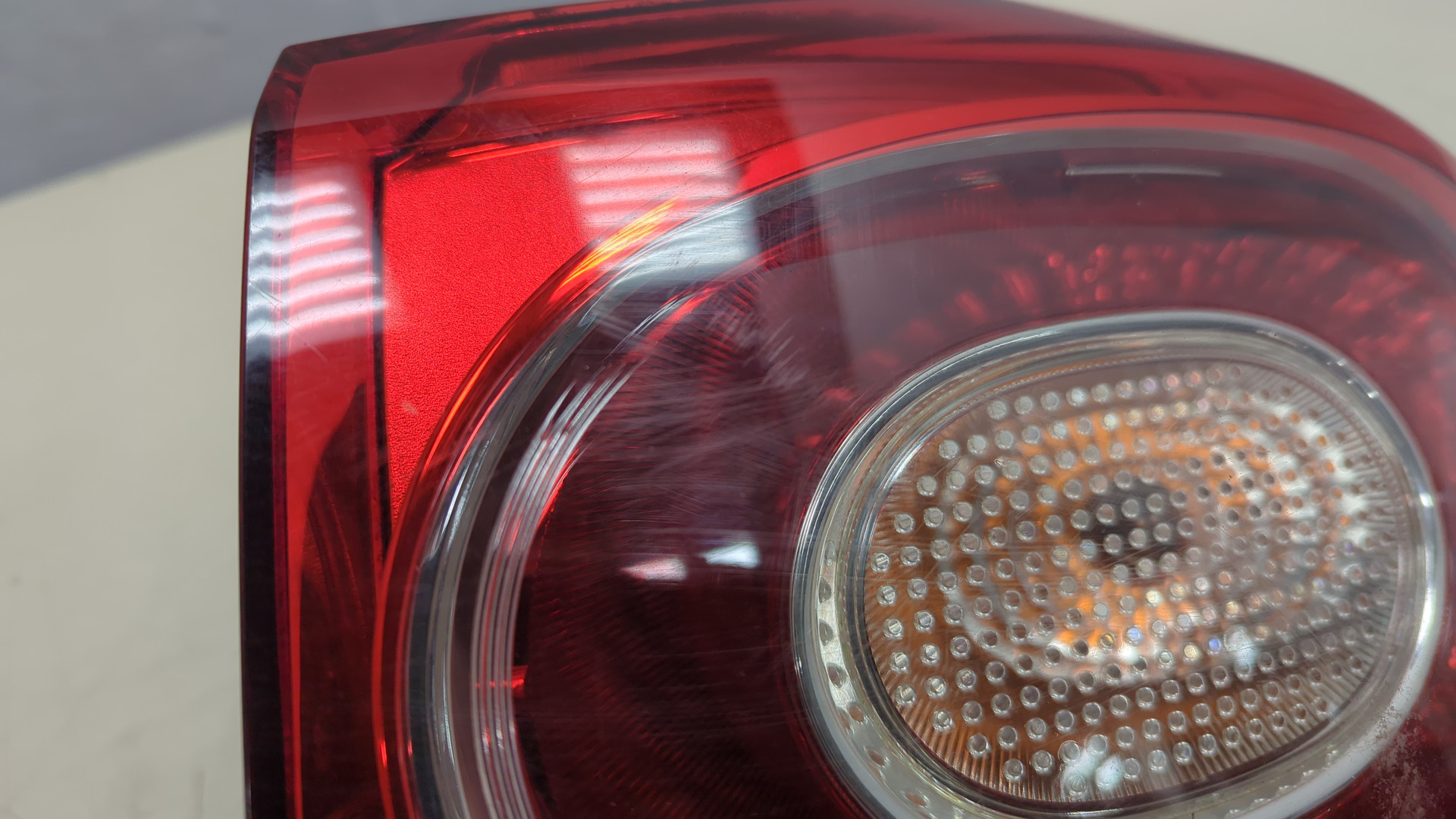 Фонарь задний правый