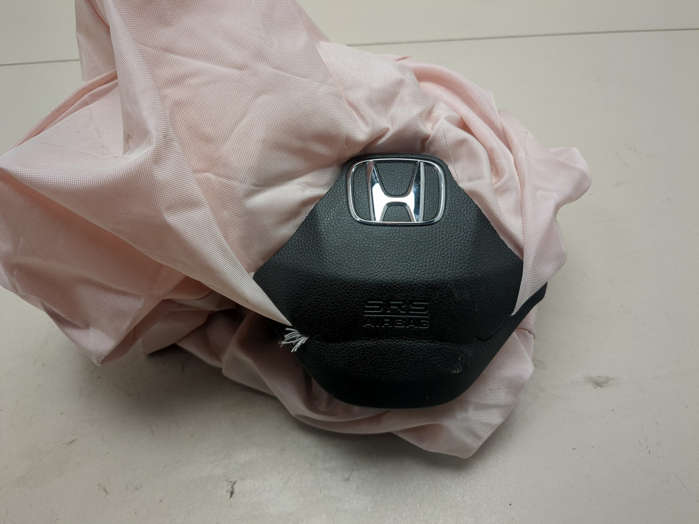 Подушка безопасности в рулевое колесо