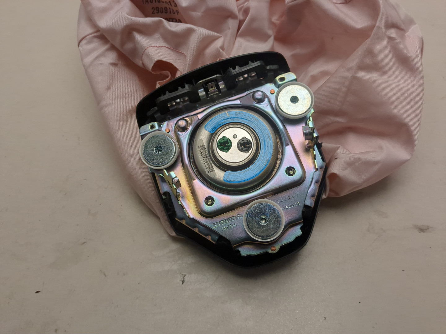 Подушка безопасности в рулевое колесо