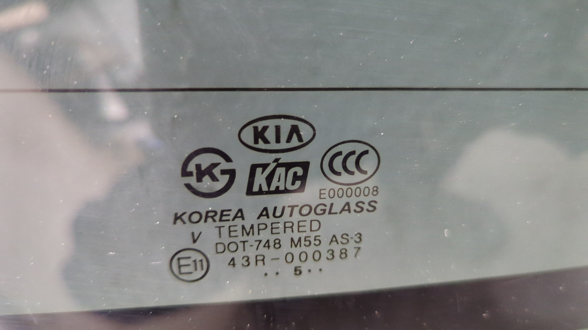 Стекло заднее