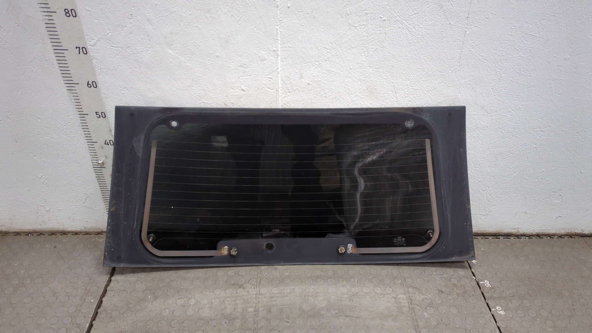 Стекло заднее