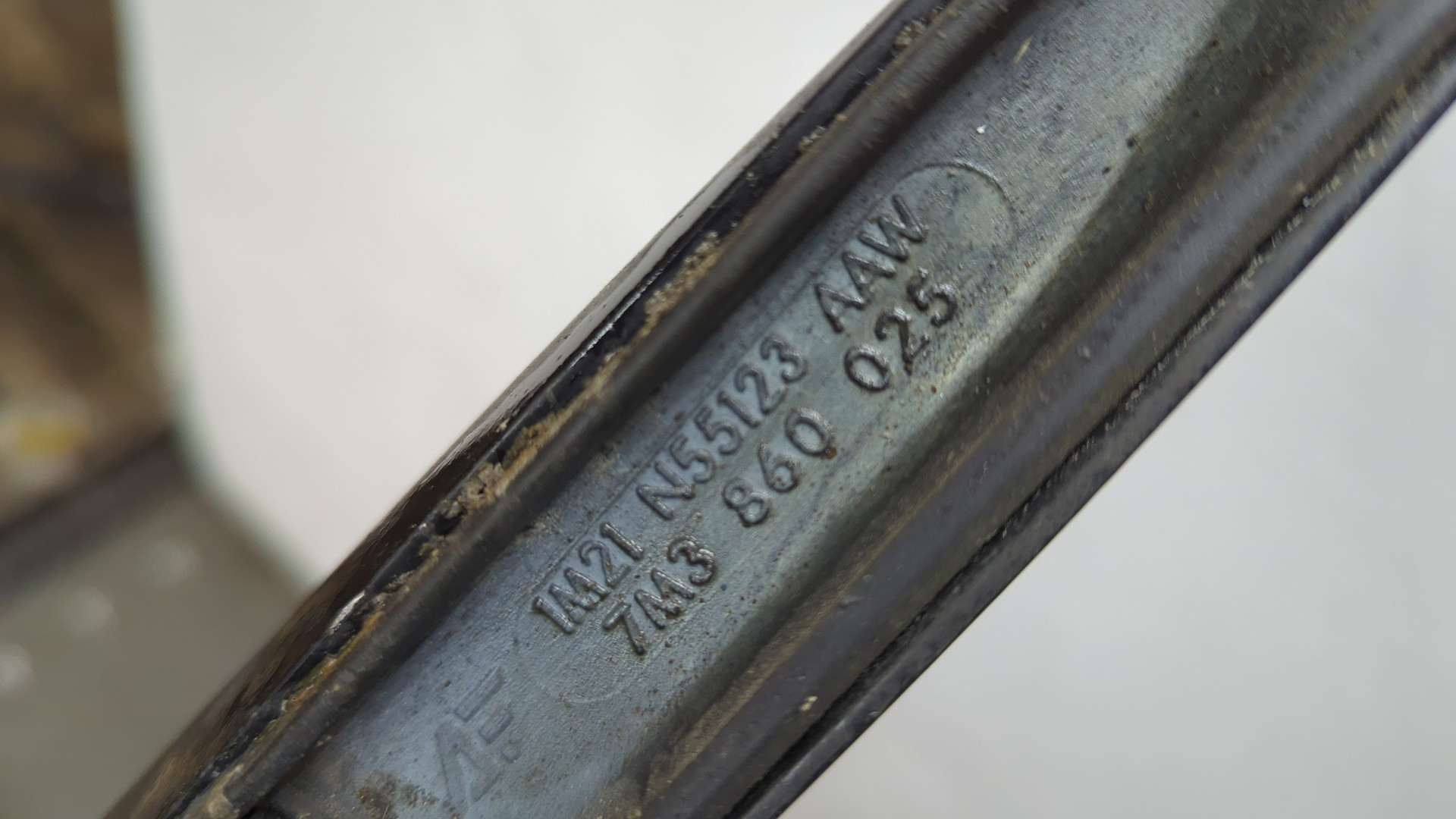 Рейлинг (релинг) левый (планка на крышу)