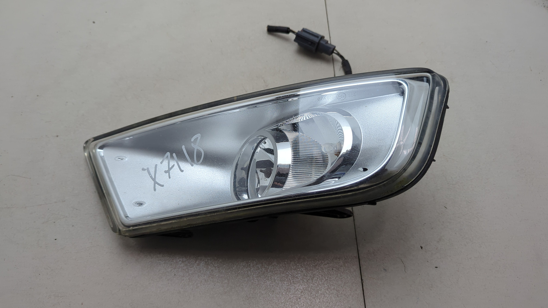 Фара противотуманная левая