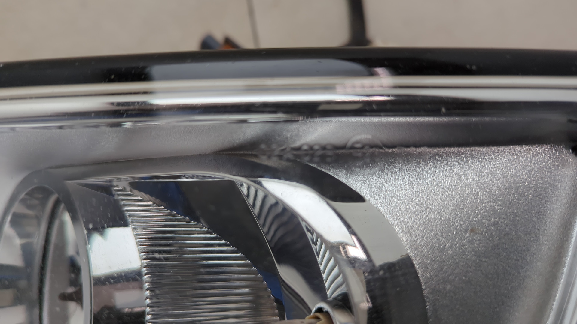 Фара противотуманная левая