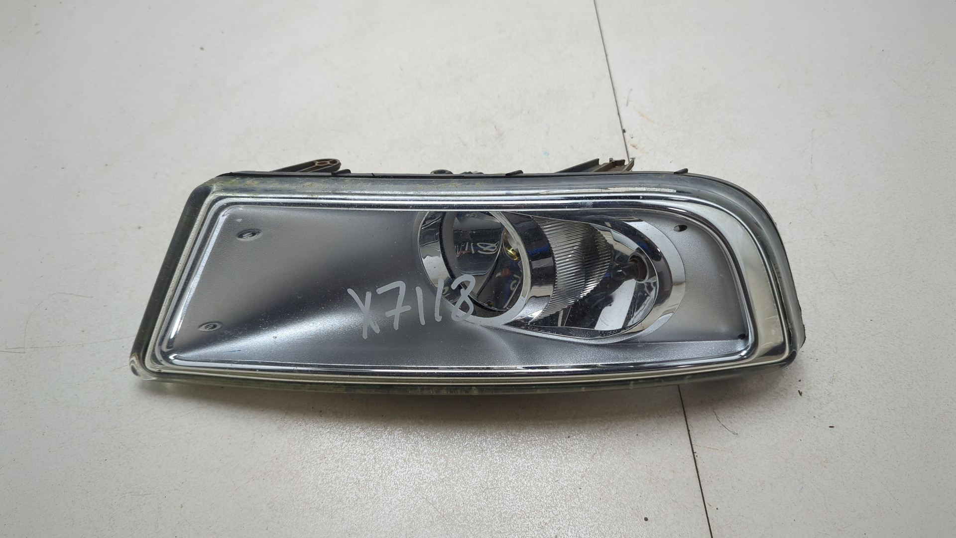 Фара противотуманная правая