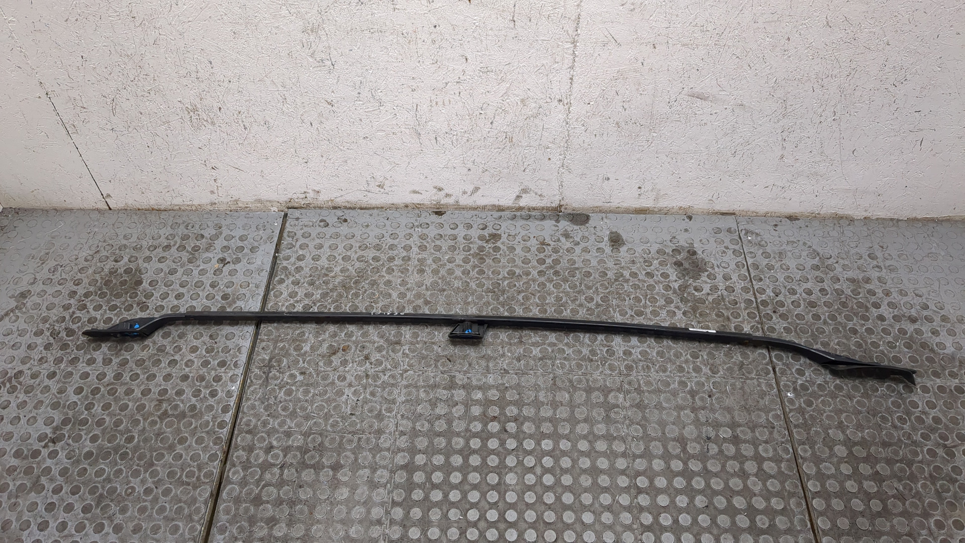 Рейлинг (релинг) правый (планка на крышу)