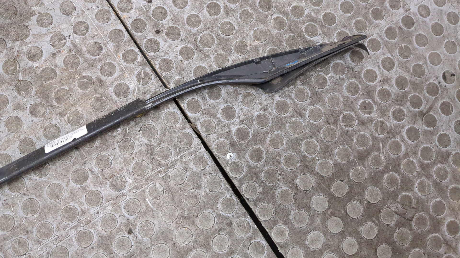 Рейлинг (релинг) правый (планка на крышу)