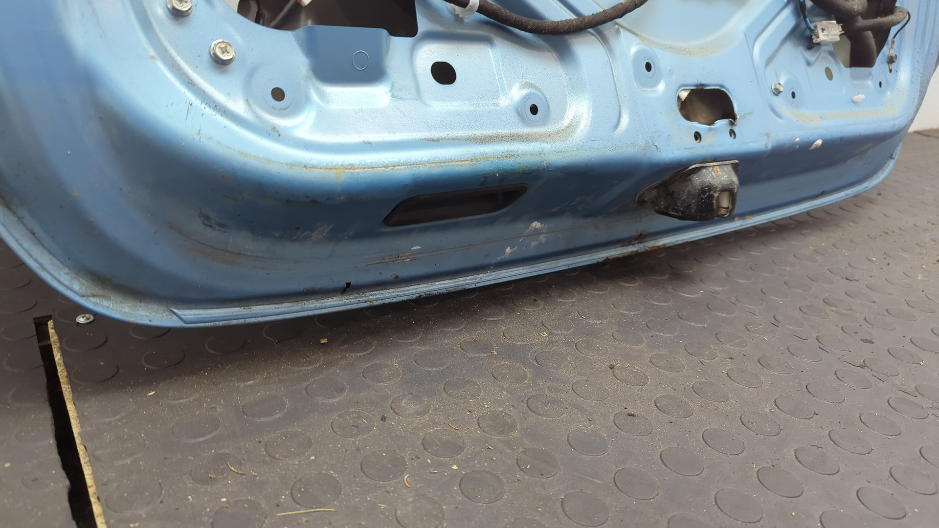 Дверь багажника