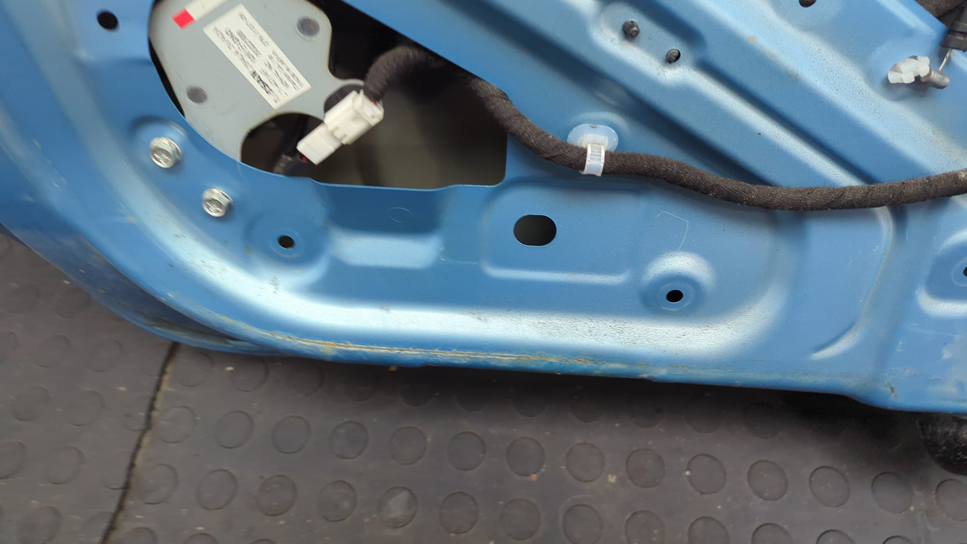 Дверь багажника